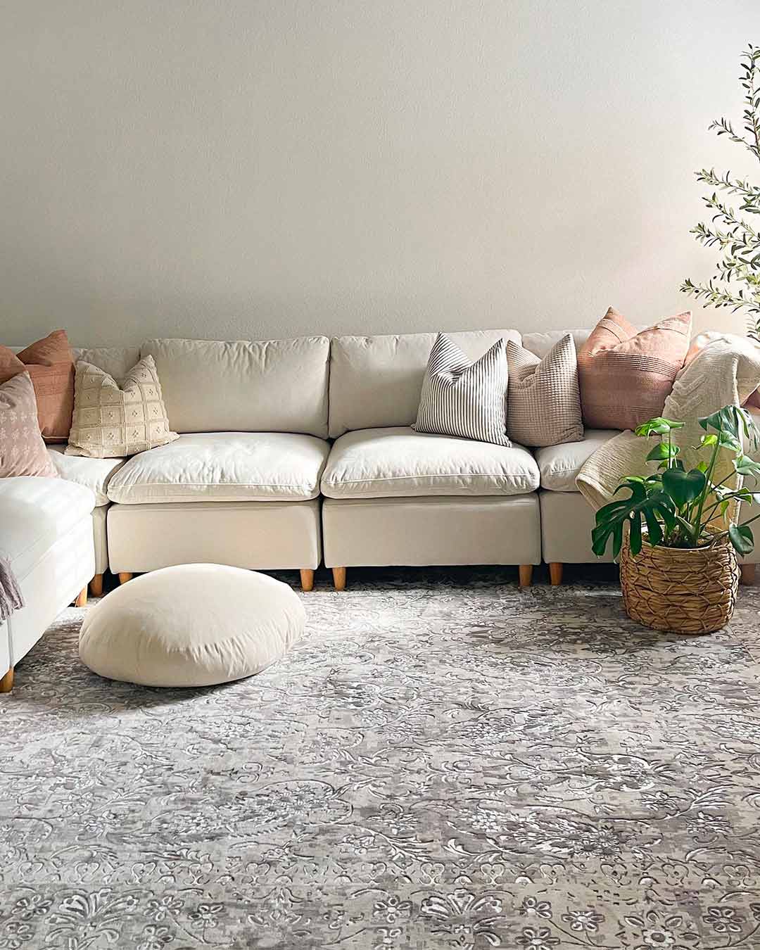 Aaerin Charcoal Grey And Ivory Traditional Distressed Rug - Image 2