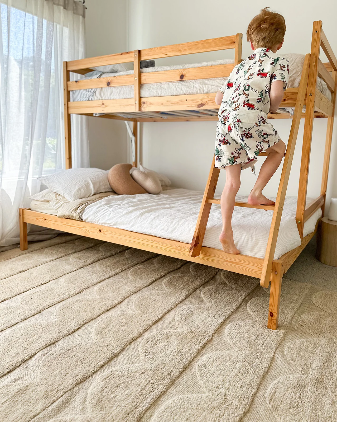 Ajuma Taupe Scallop Washable Wool Rug - Image 5