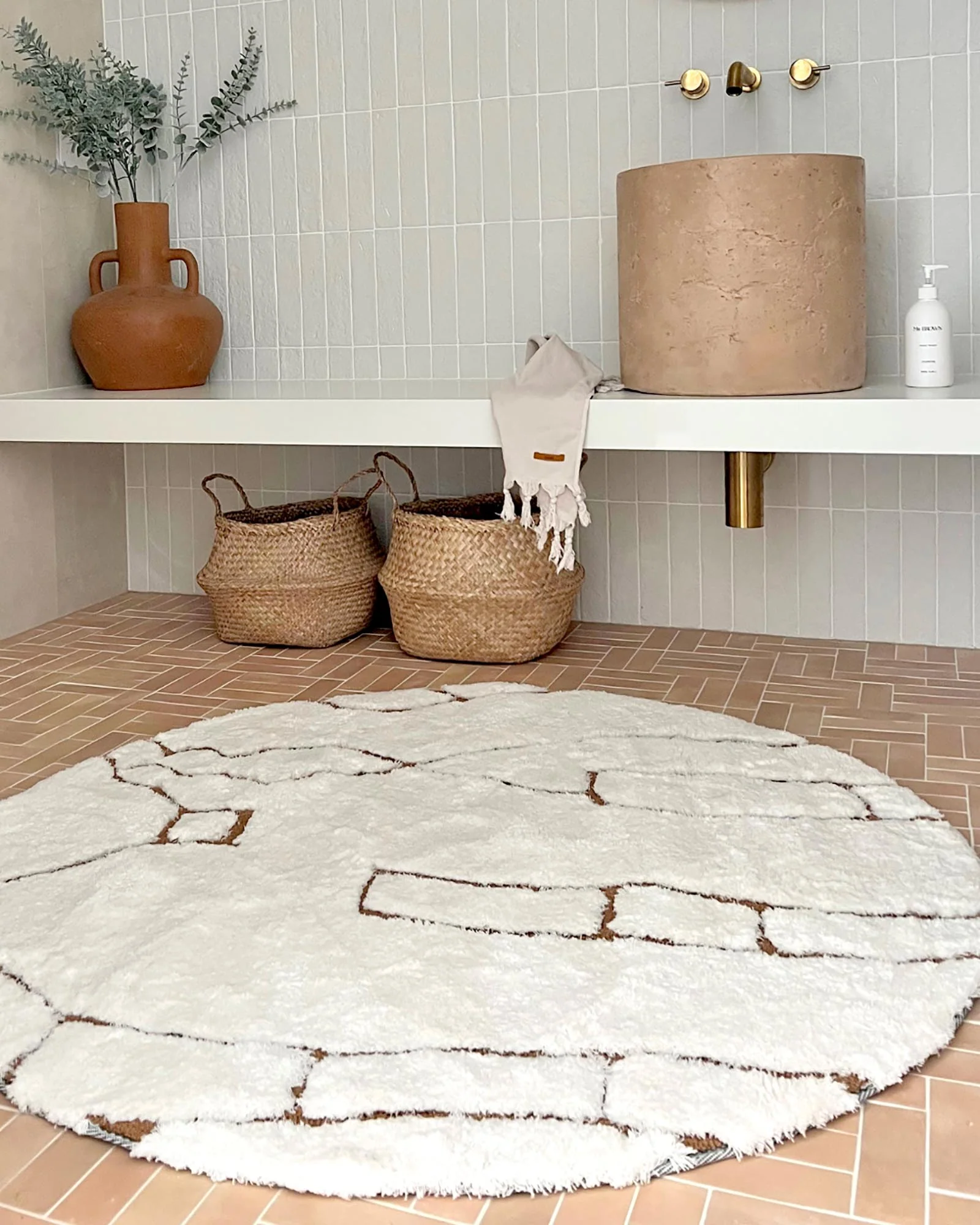 Alayna Cream and Gold Tribal Round Shag Rug - Image 4