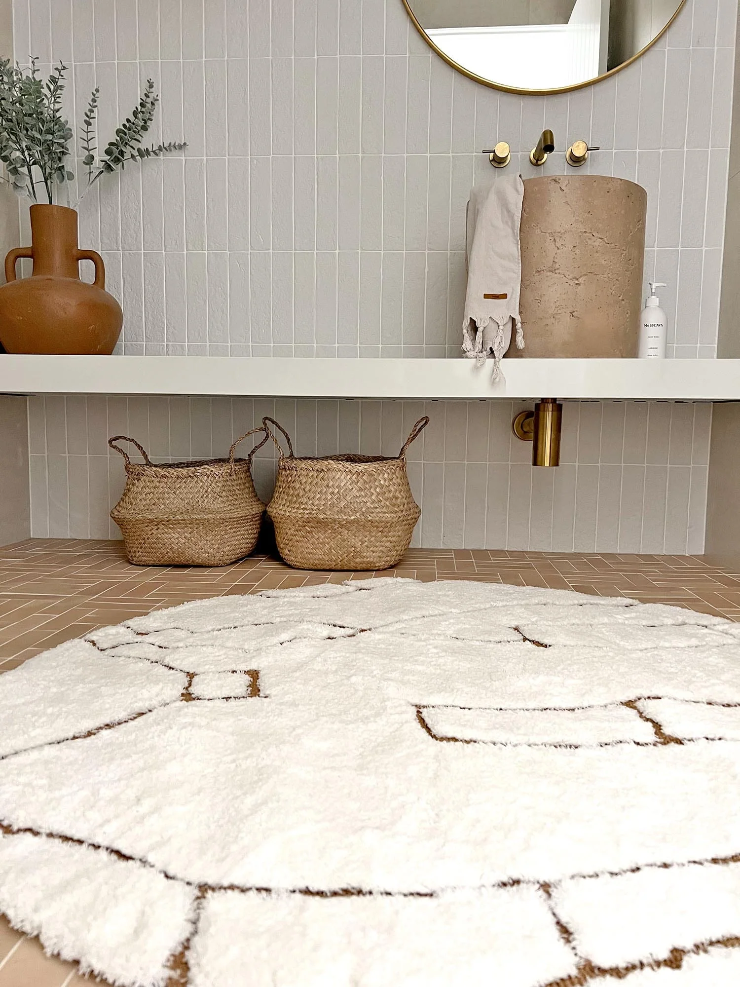 Alayna Cream and Gold Tribal Round Shag Rug - Image 5