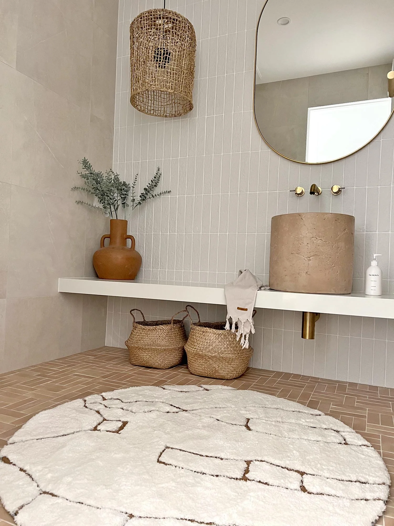 Alayna Cream and Gold Tribal Round Shag Rug - Image 6