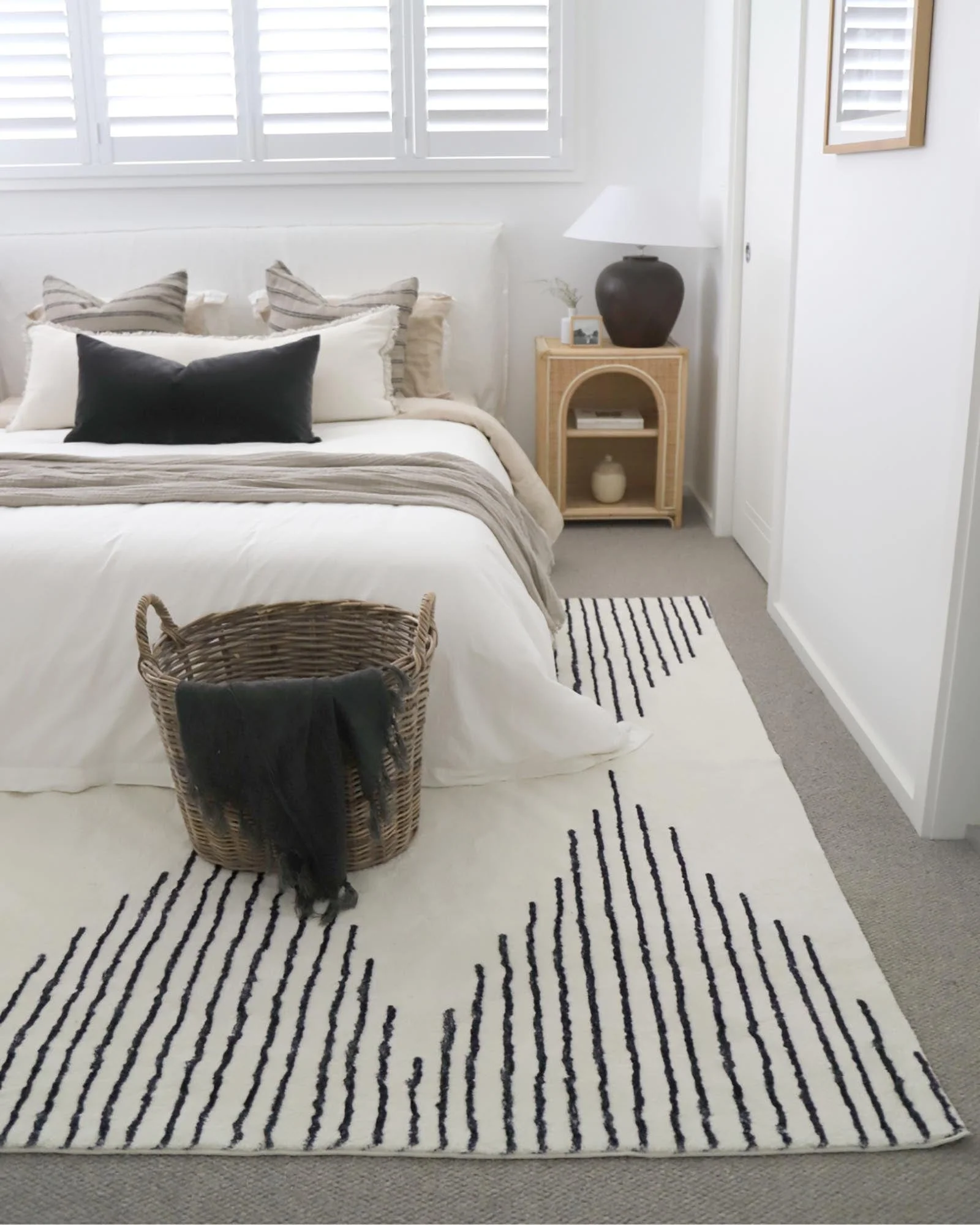 Aldana Black and Cream Tribal Washable Rug - Image 6
