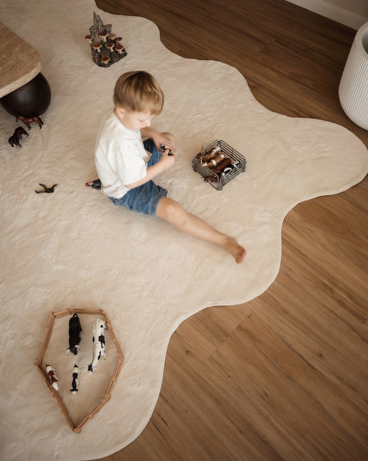 Allen Neutral Scallop Washable Rug - Image 9