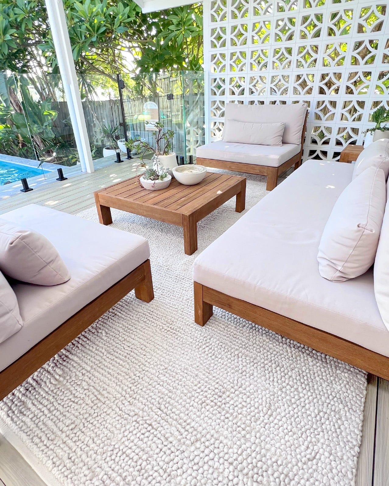Amaia Light Grey Looped Indoor Outdoor Rug - Image 5
