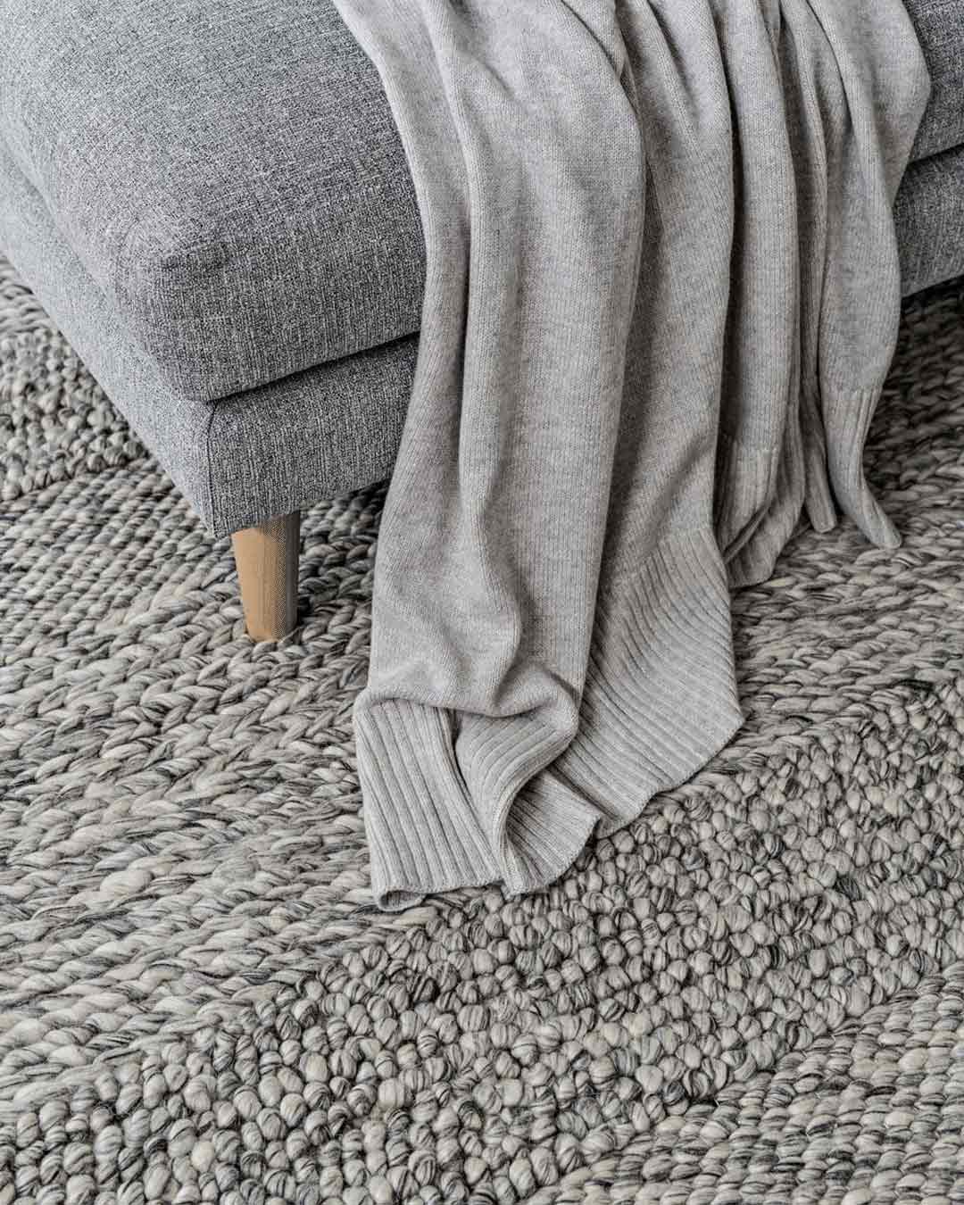 Amalie Marbled Grey Braided and Looped Rug - Image 10