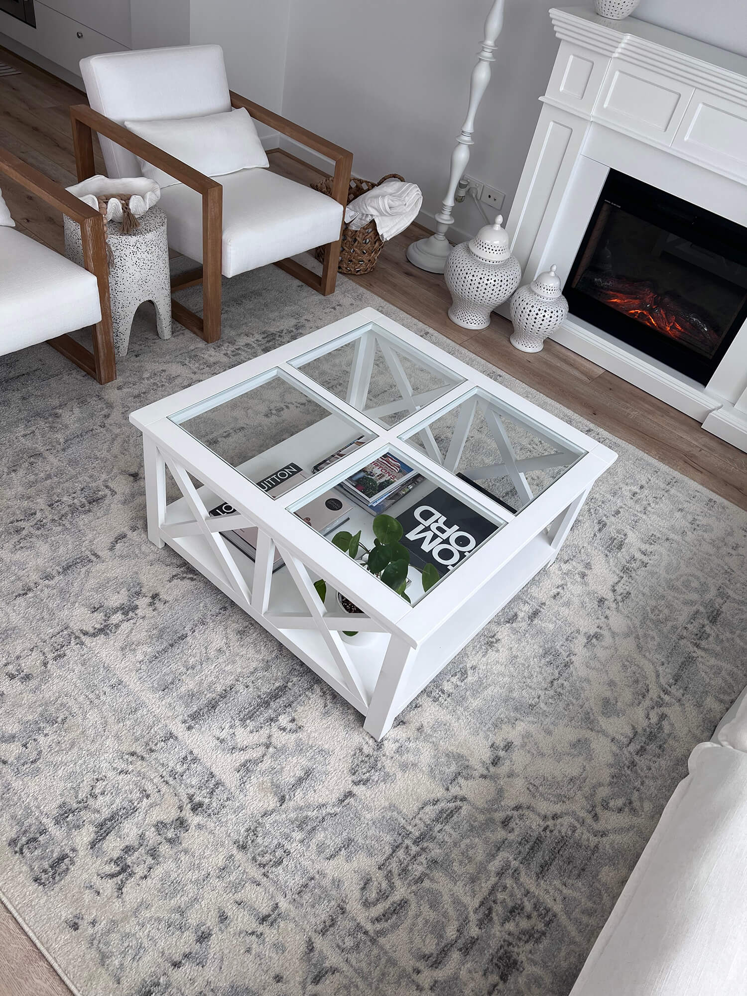 Andra Grey and Ivory Traditional Distressed Rug - Image 6