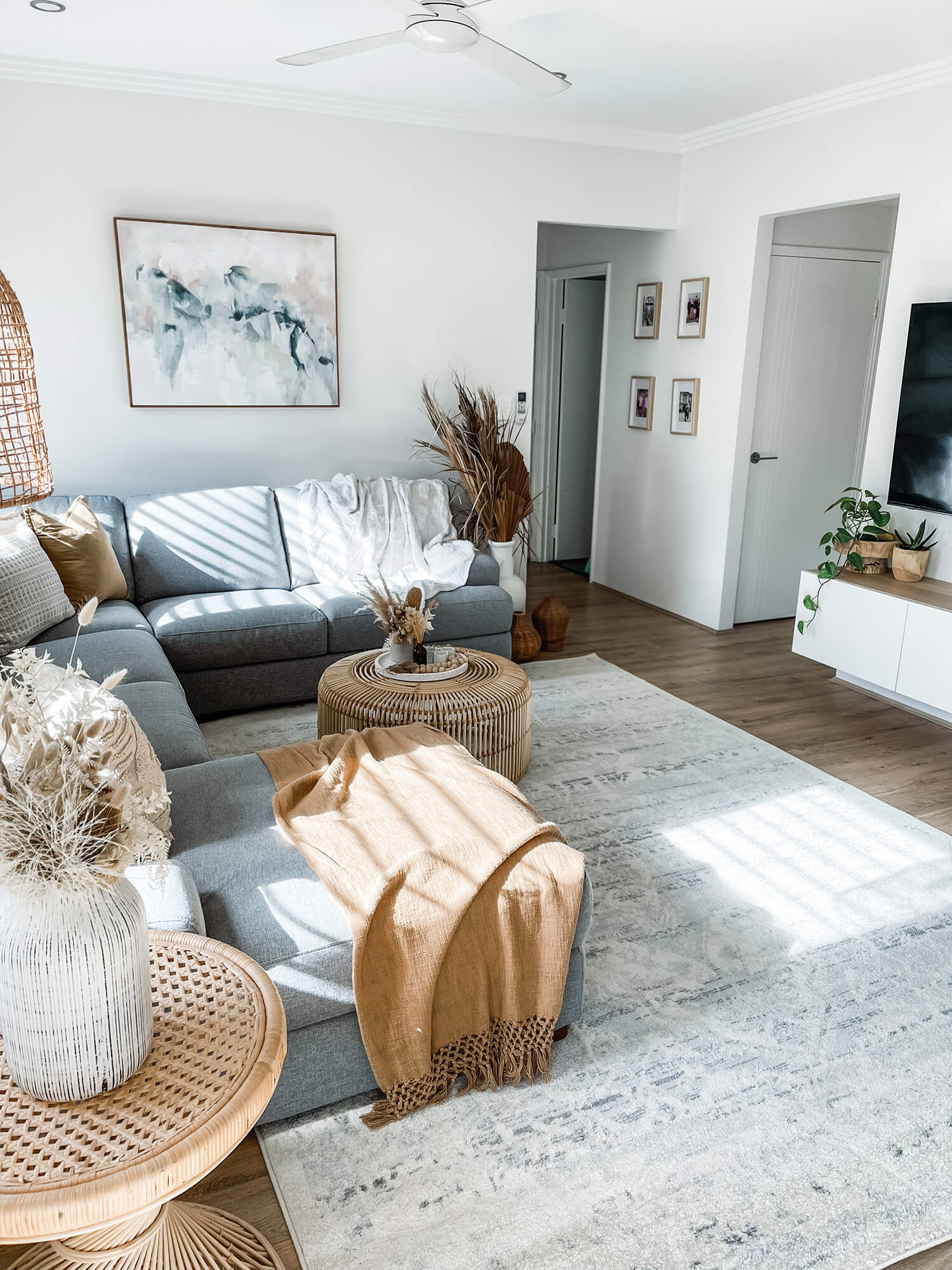 Andra Grey and Ivory Traditional Distressed Rug - Image 8
