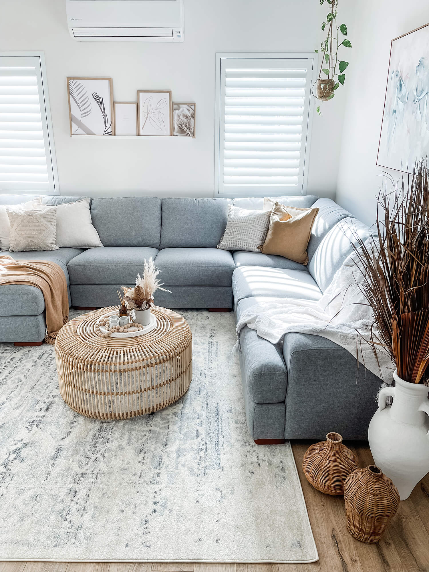 Andra Grey and Ivory Traditional Distressed Rug - Image 9