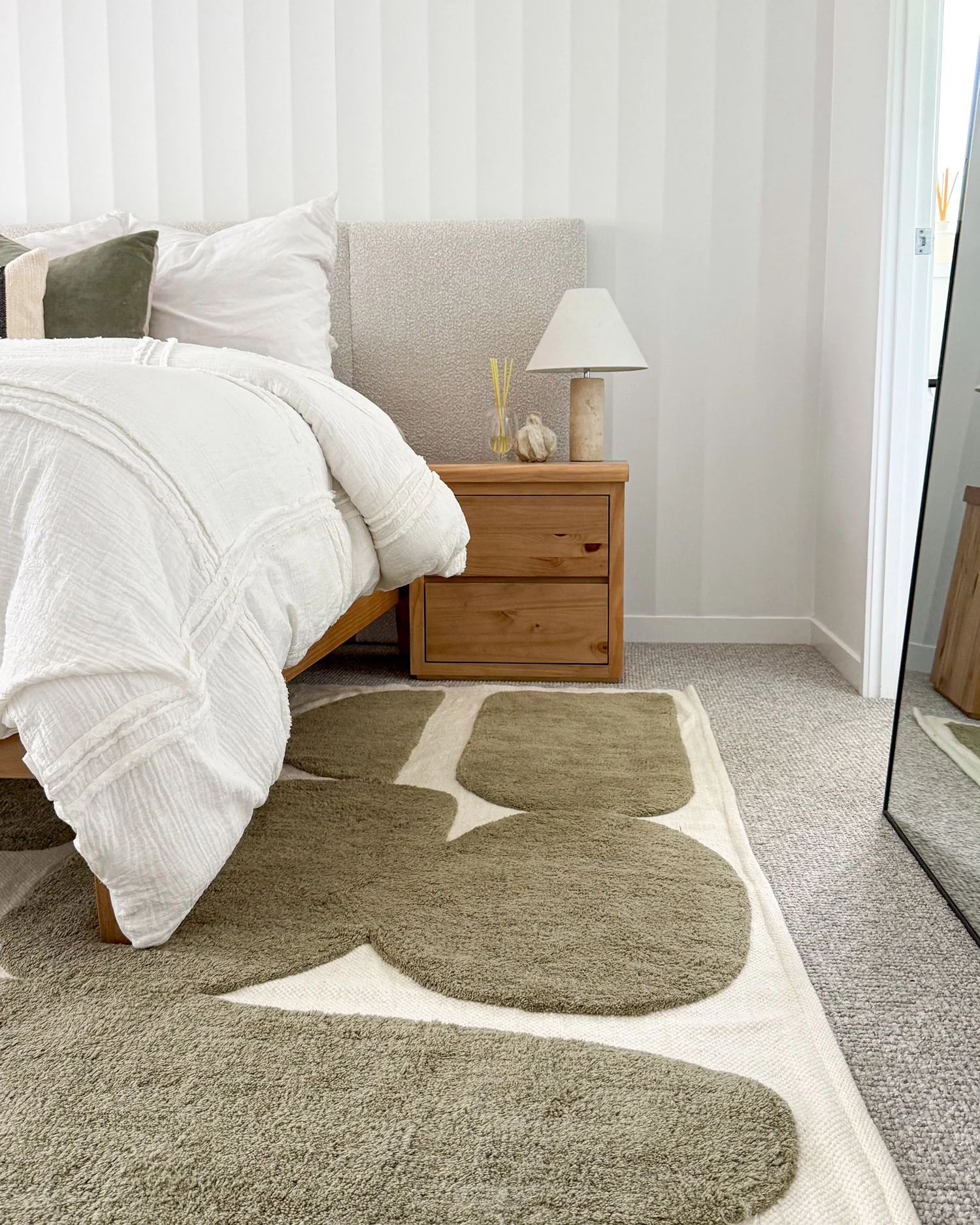 Azibo Green Abstract Washable Wool Rug - Image 3