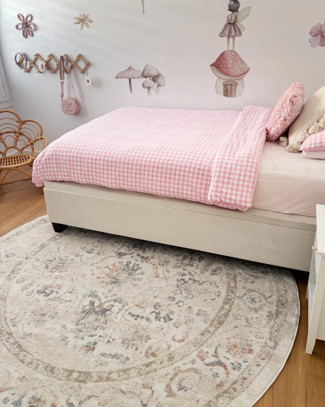 Caribou Cream and Pink Traditional Round Rug - Image 5
