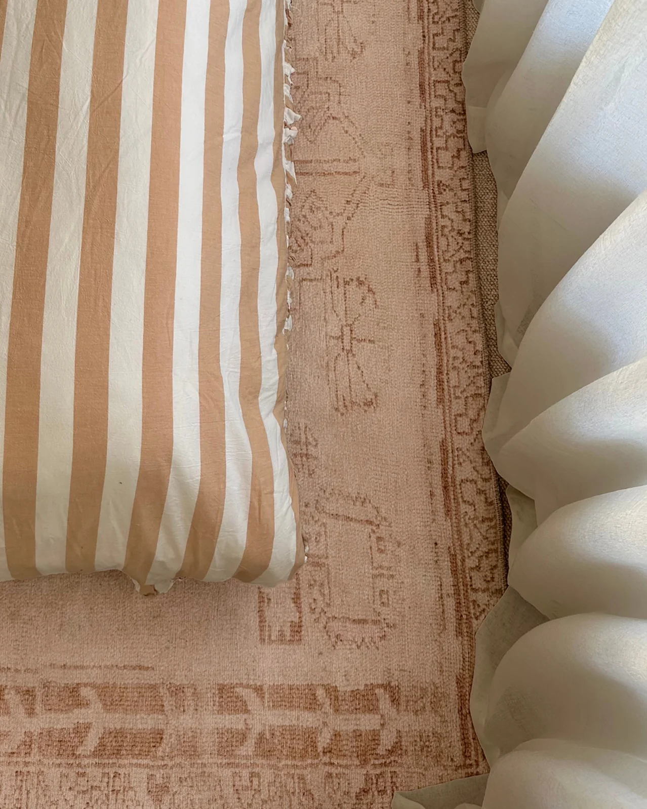 Charlize Cream and Peach Medallion Washable Rug - Image 4