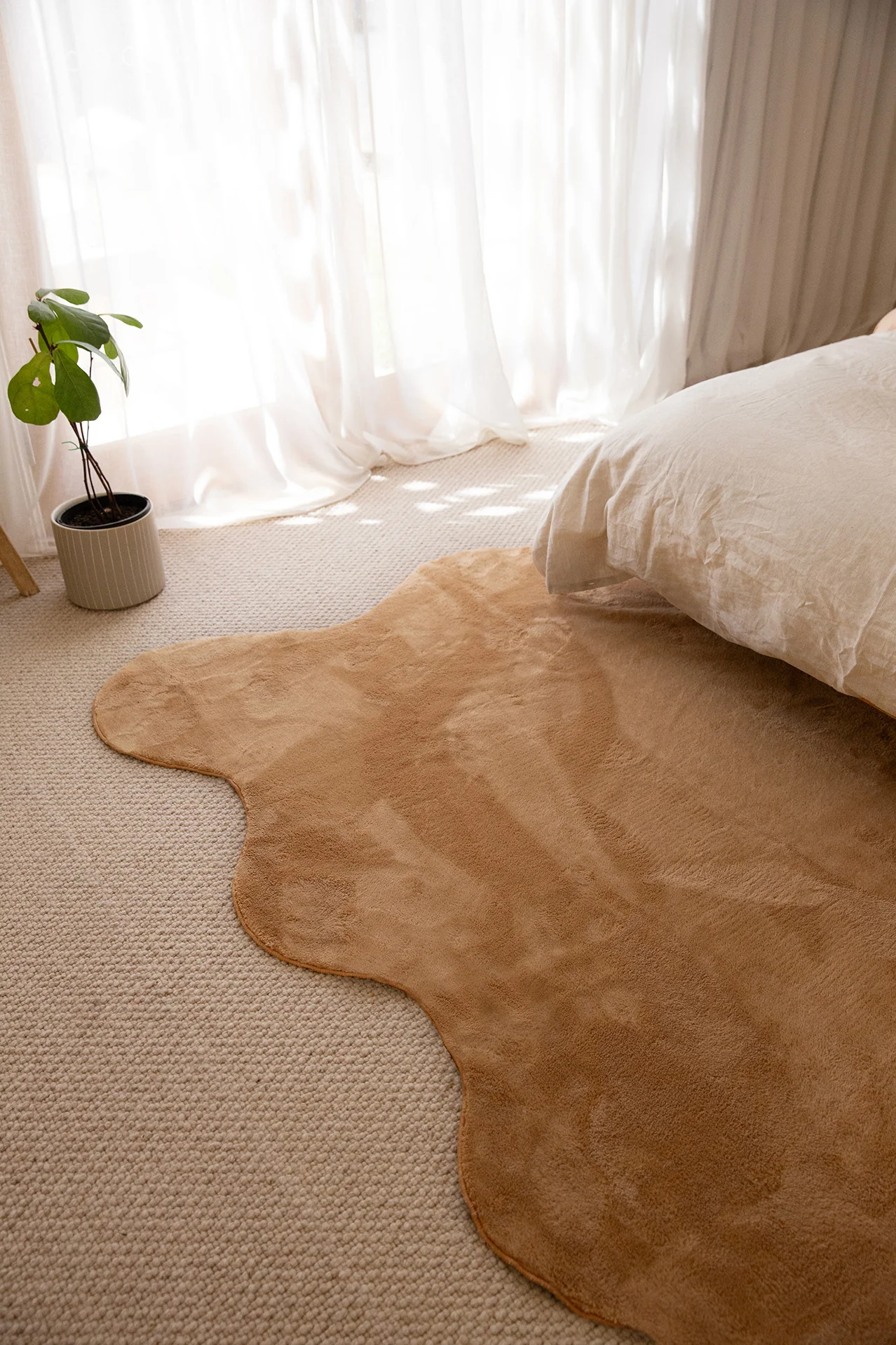 Darla Dark Beige Scallop Washable Rug - Image 3
