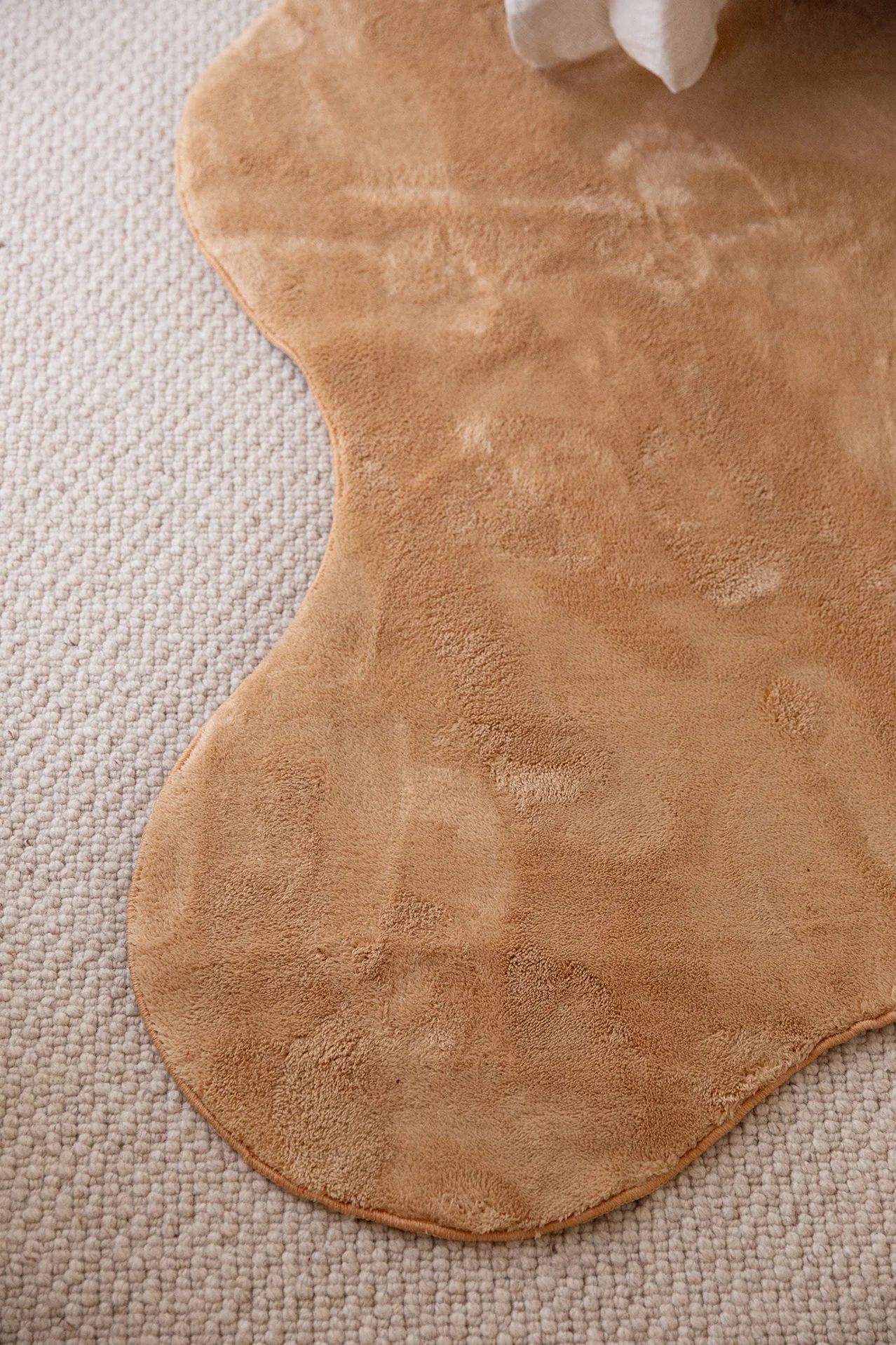 Darla Dark Beige Scallop Washable Rug - Image 4