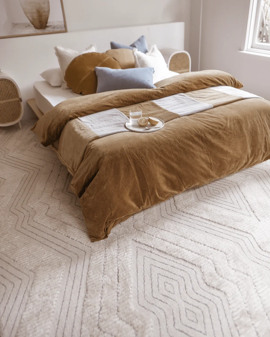 Dayna Ivory and Grey Textured Diamond Tribal Rug - Image 7
