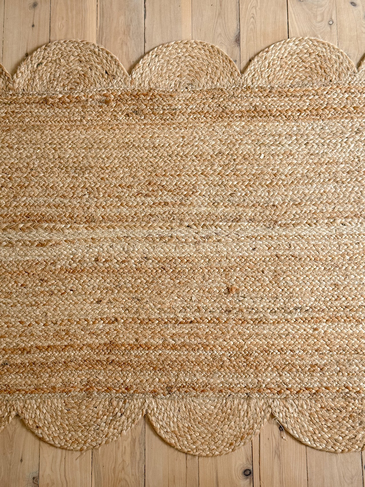 Ejiya Natural Brown Scalloped Jute Runner Rug - Image 3