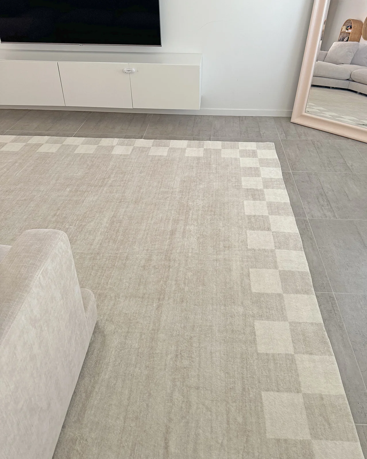 Eliora Grey Checkered Border Washable Rug - Image 12