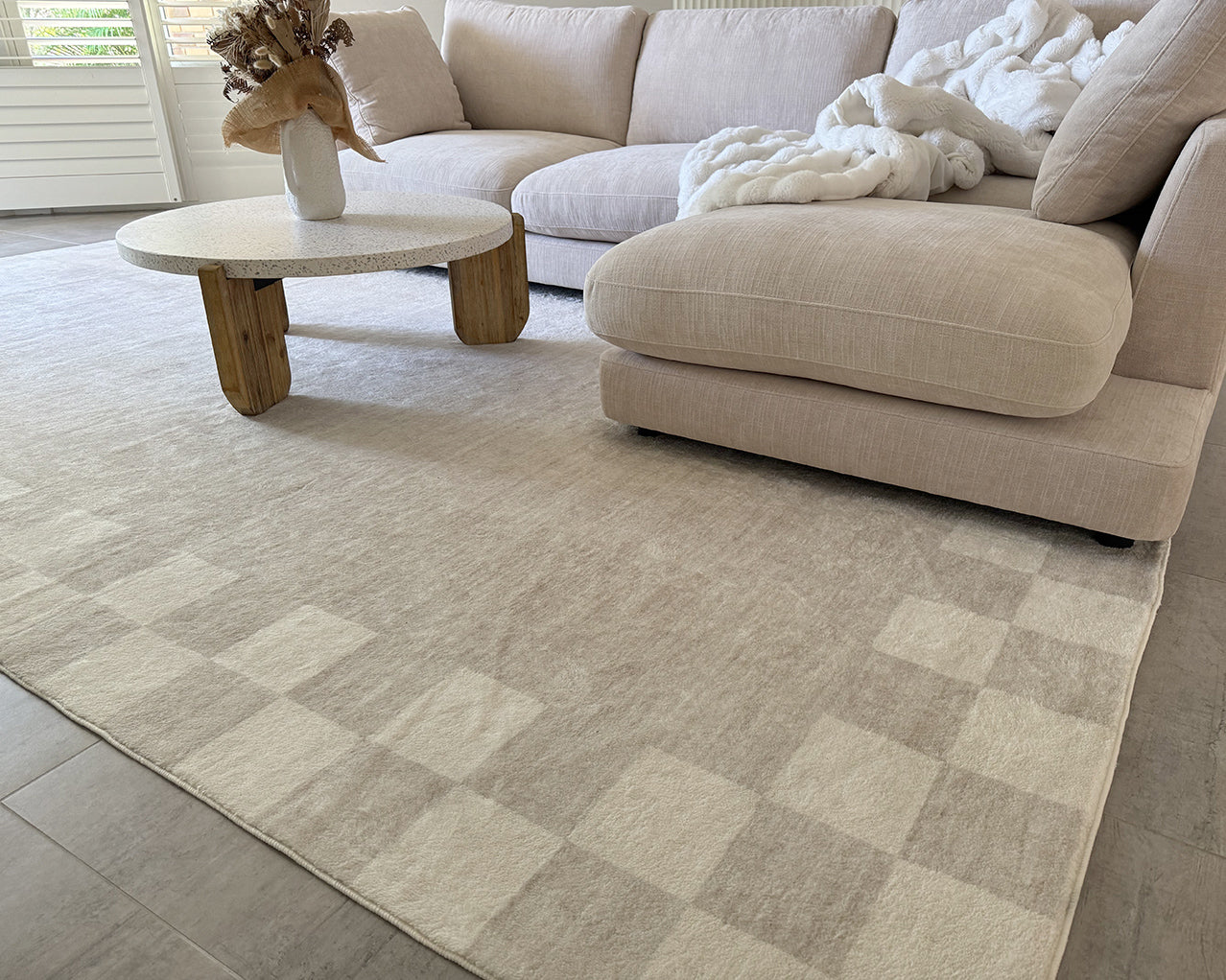 Eliora Grey Checkered Border Washable Rug - Image 13