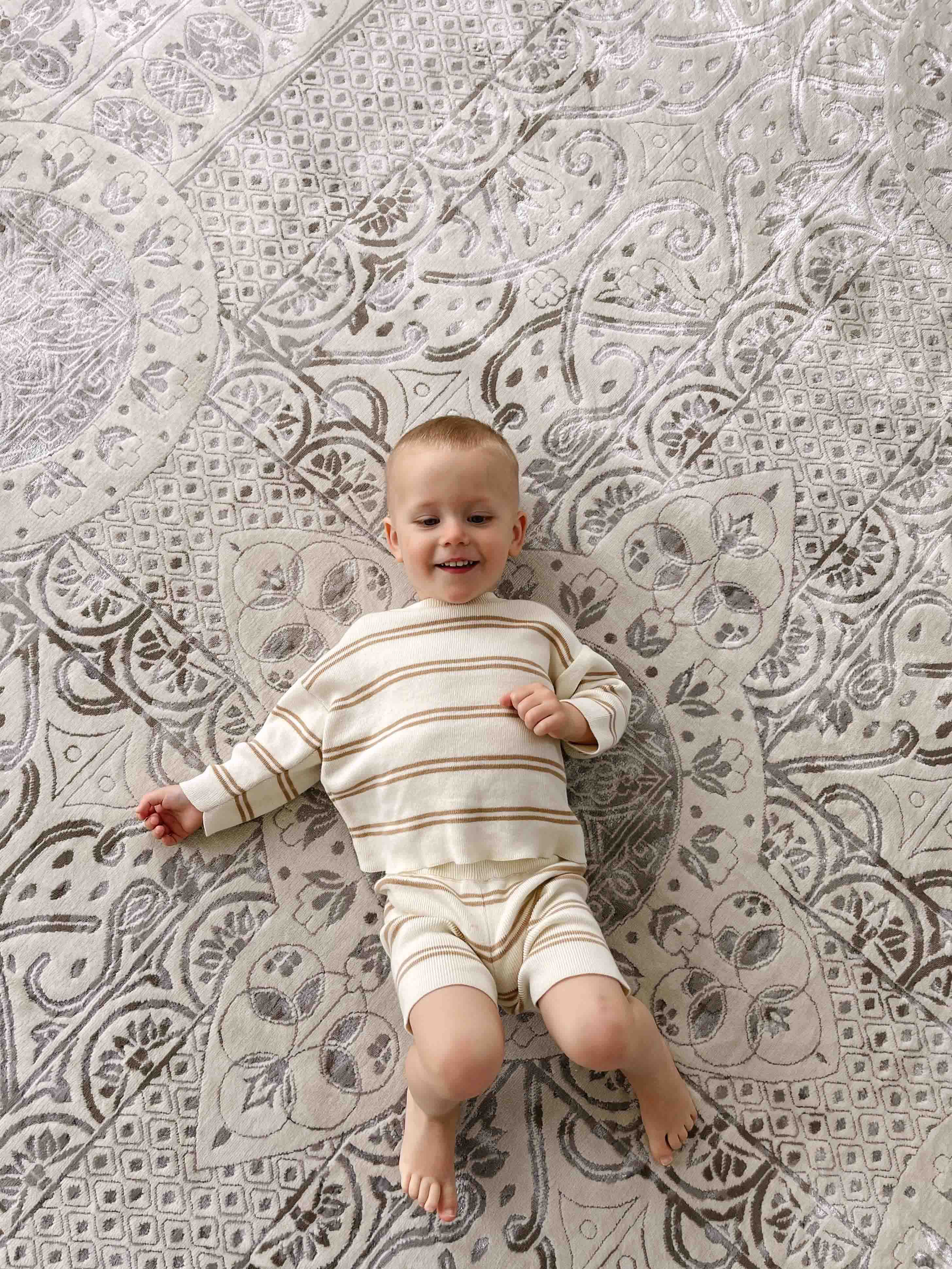 Esmeray Ivory And Grey Traditional Distressed Rug - Image 13