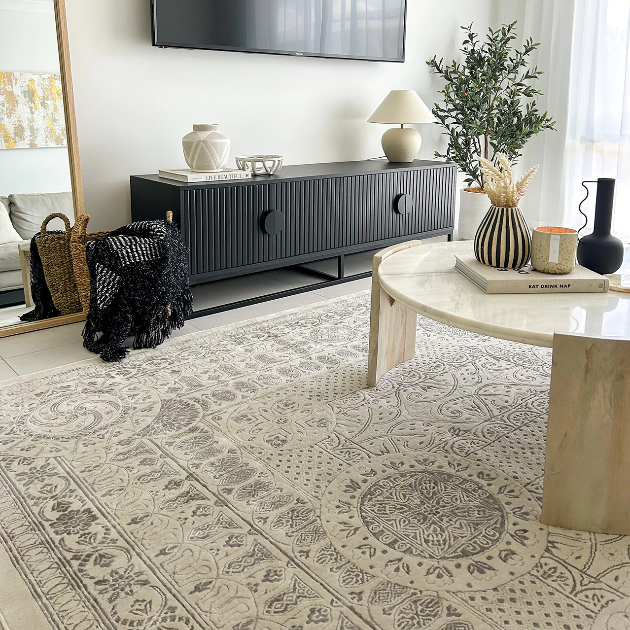 Esmeray Ivory And Grey Traditional Distressed Rug - Image 5
