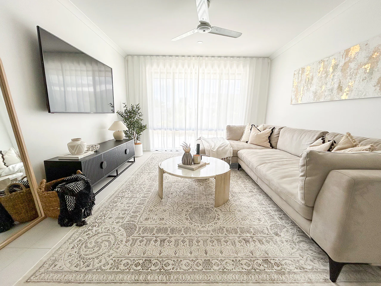 Esmeray Ivory And Grey Traditional Distressed Rug - Image 6
