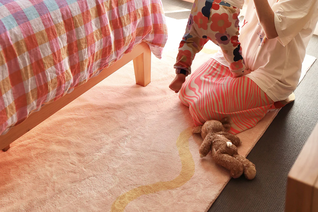 Eva Pink and Yellow Wiggle Bordered Washable Rug - Image 4