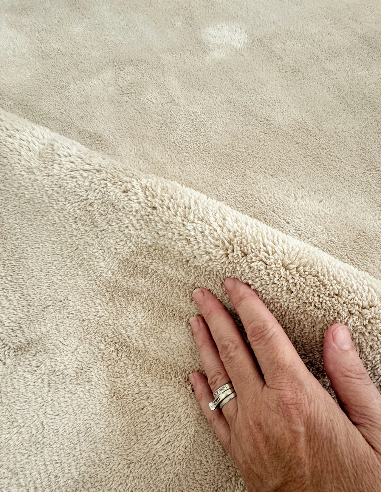 Felda Beige Irregular Round Washable Rug - Image 6
