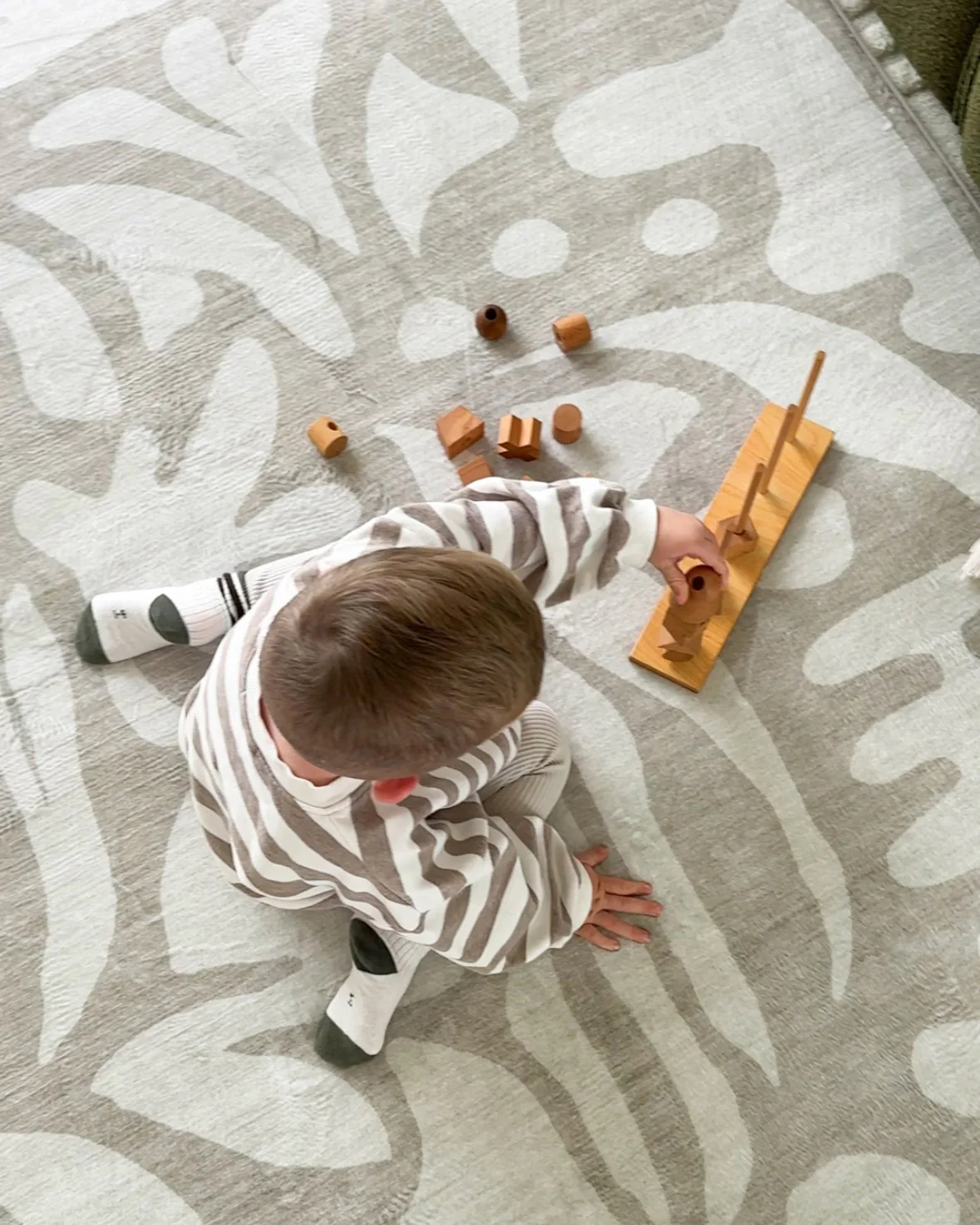 Gerda Green Grey Leaves Rollie Pollie Playmat - Image 2