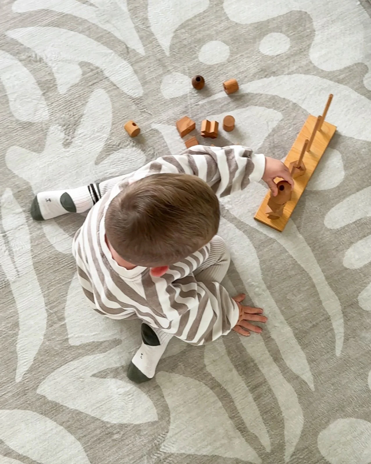Gerda Green Grey Leaves Rollie Pollie Round Playmat - Image 8