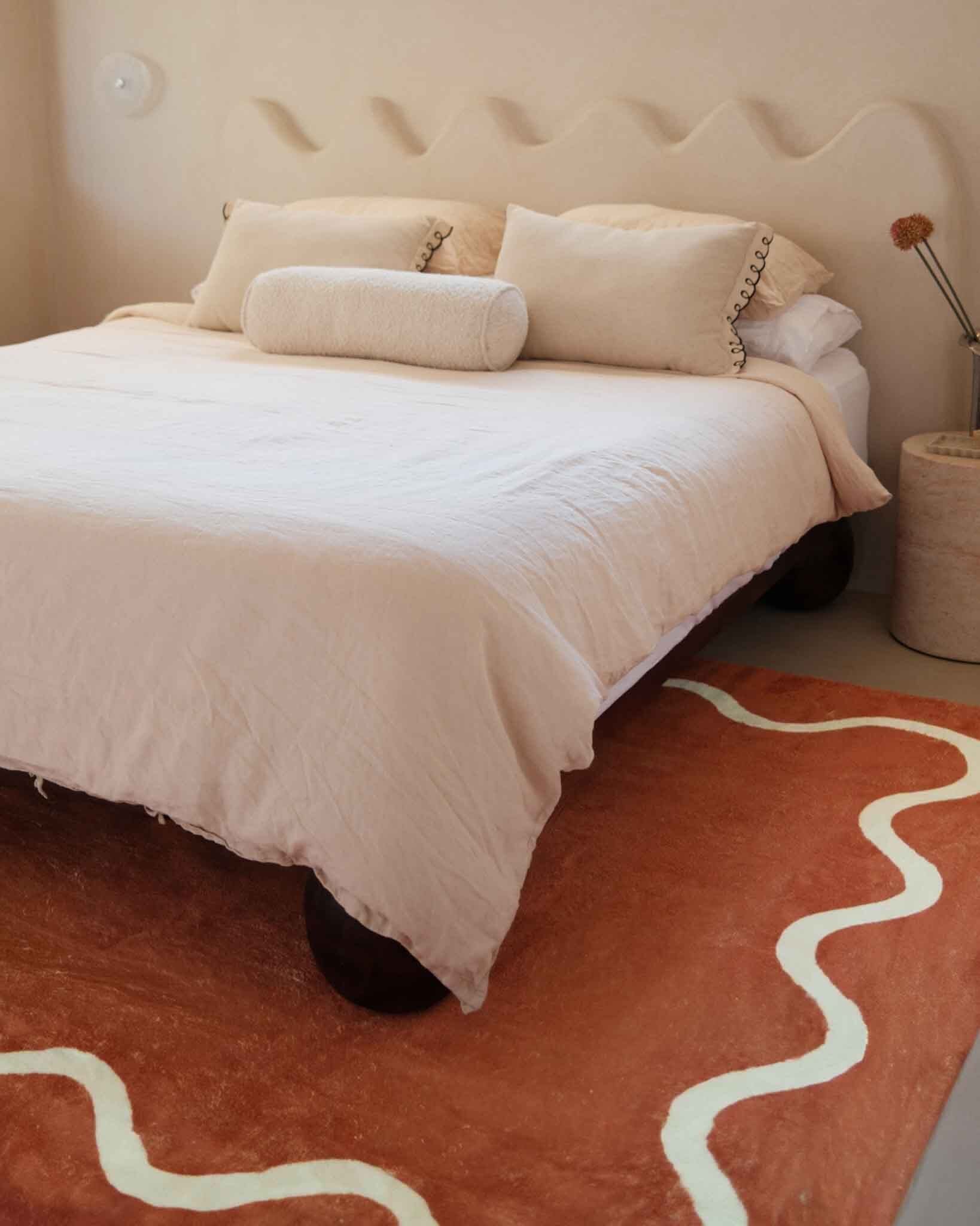 Gertrude Pink and Cream Wiggle Bordered Washable Rug - Image 2