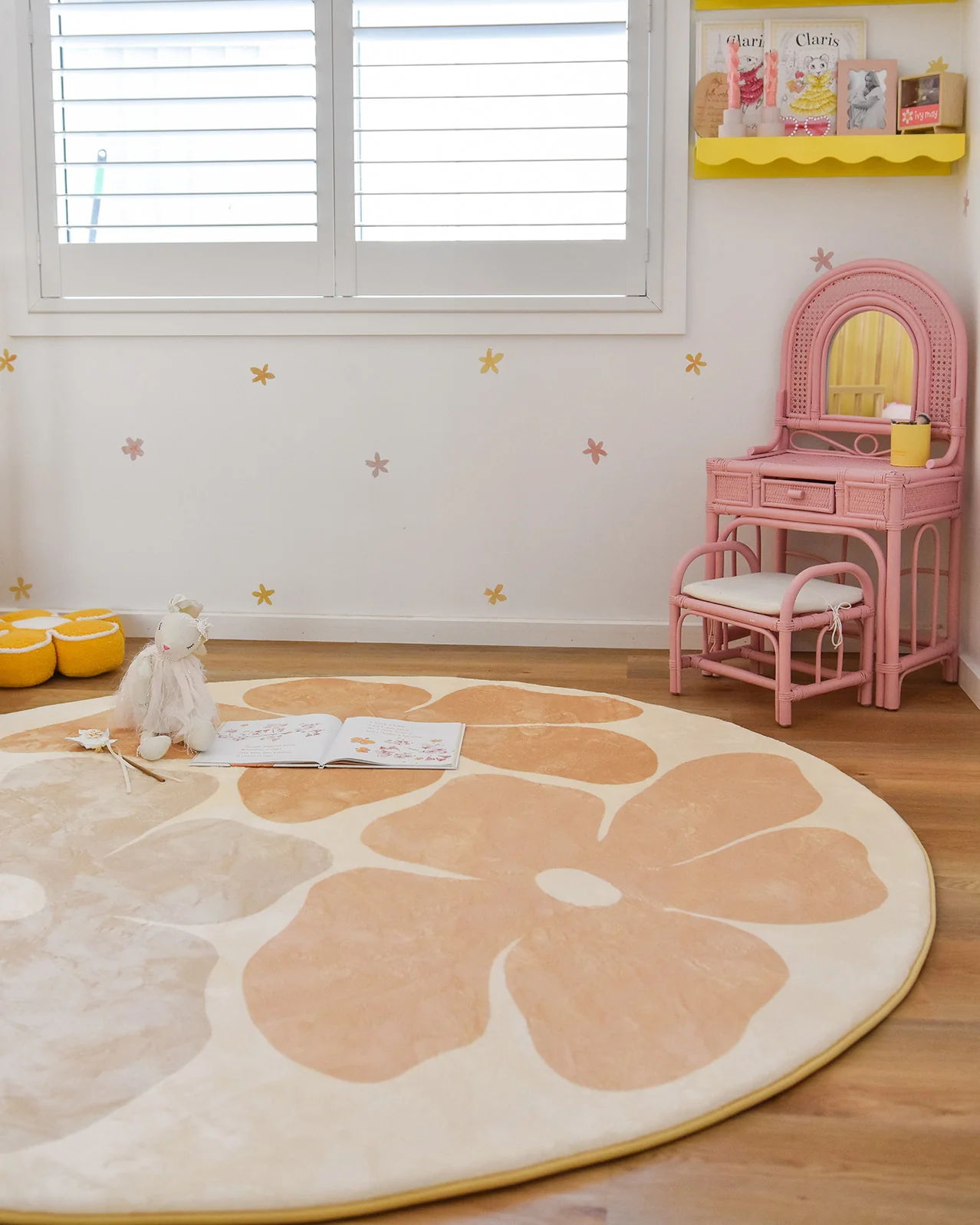 Gwen Yellow Flowers Rollie Pollie Round Playmat - Image 4