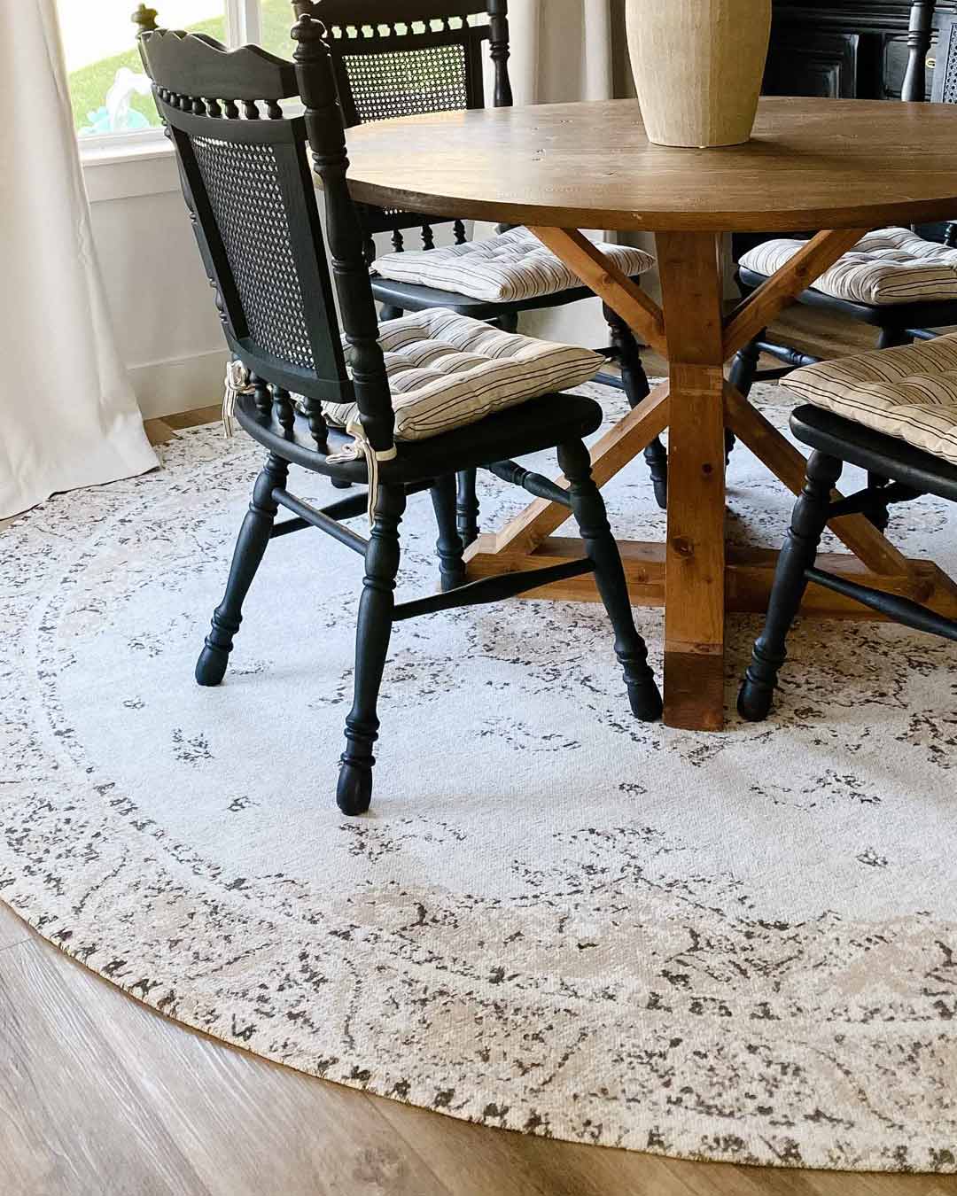 Helena White and Peach Turkish Style Distressed Round Rug - Image 2