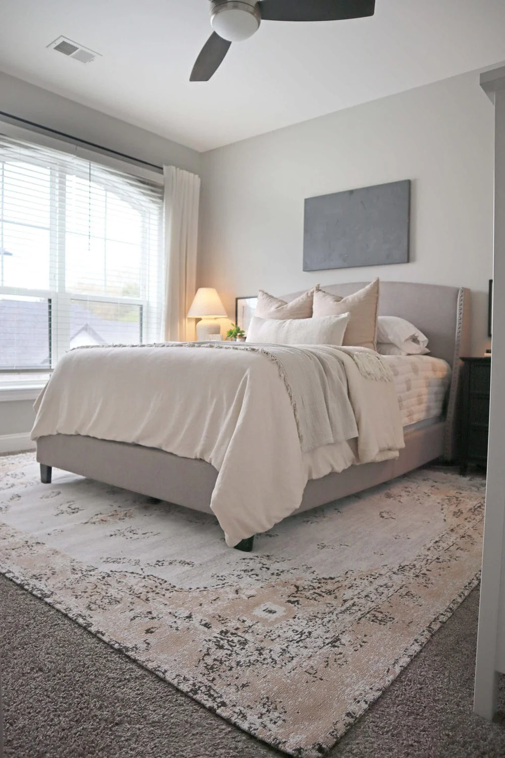 Helena White and Peach Turkish Style Distressed Rug - Image 9