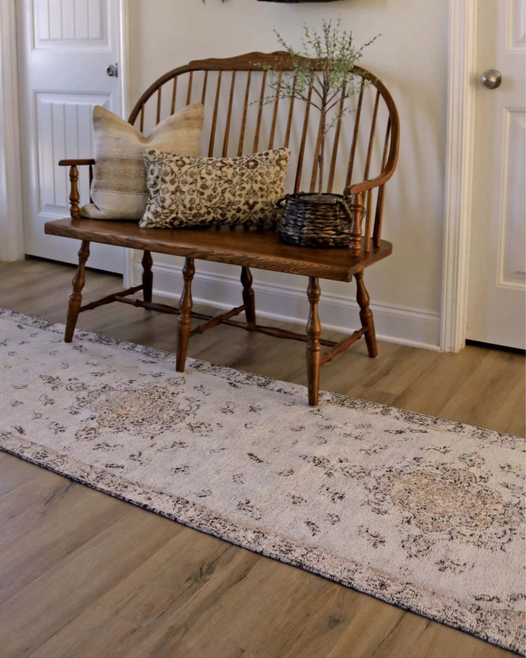 Helena White and Peach Turkish Style Distressed Runner Rug - Image 3