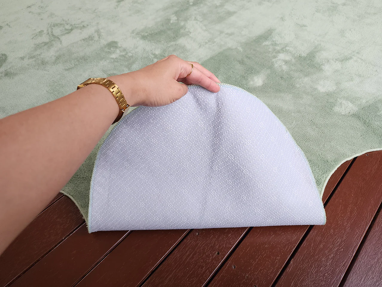 Idrissa Pale Green Scallop Washable Rug - Image 13