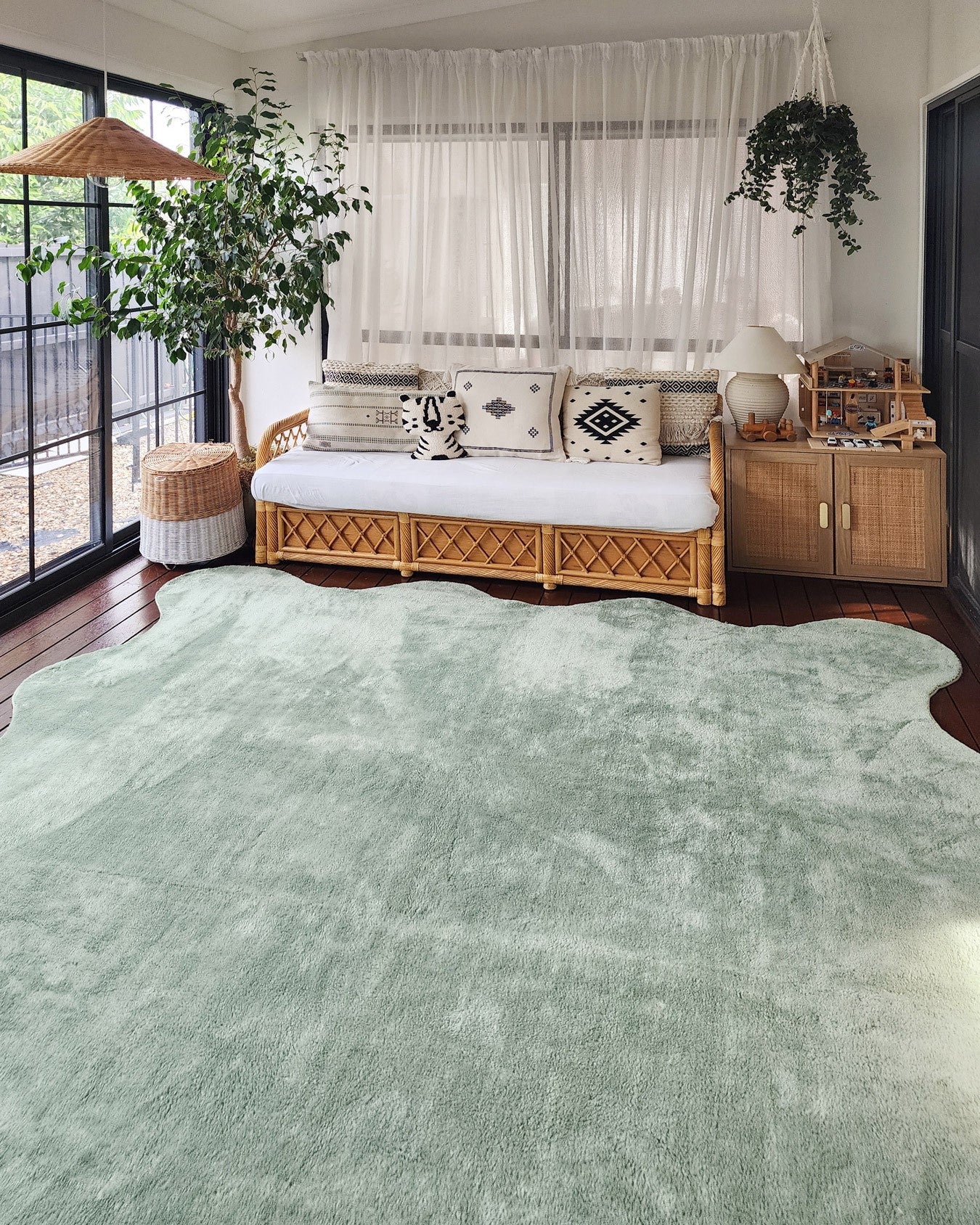 Idrissa Pale Green Scallop Washable Rug - Image 5