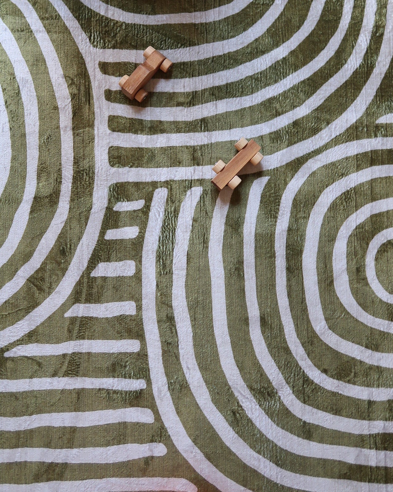 Iloa Green Abstract Rollie Pollie Round Playmat - Image 4