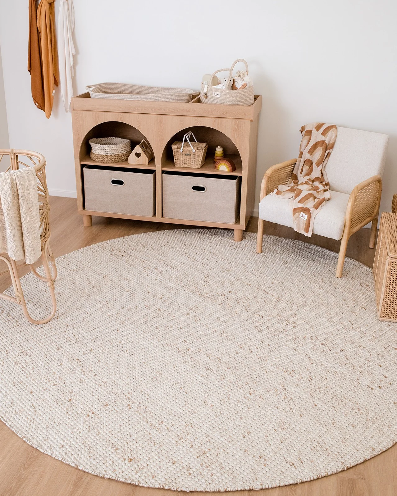 Indya Marbled Cream and Beige Chunky Wool Round Rug - Image 4