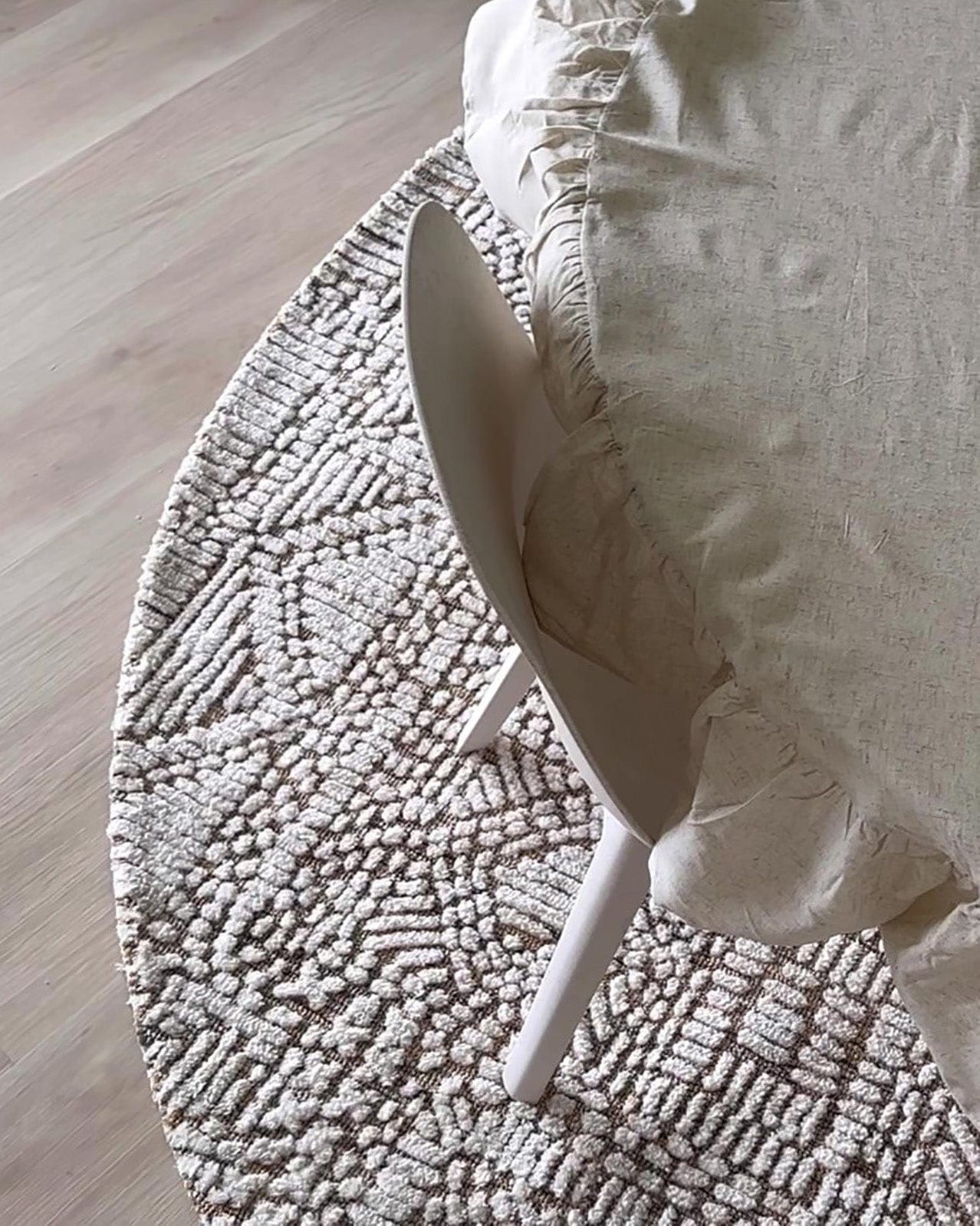 Jordan Mustard and Beige Geometric Modern Round Rug - Image 3