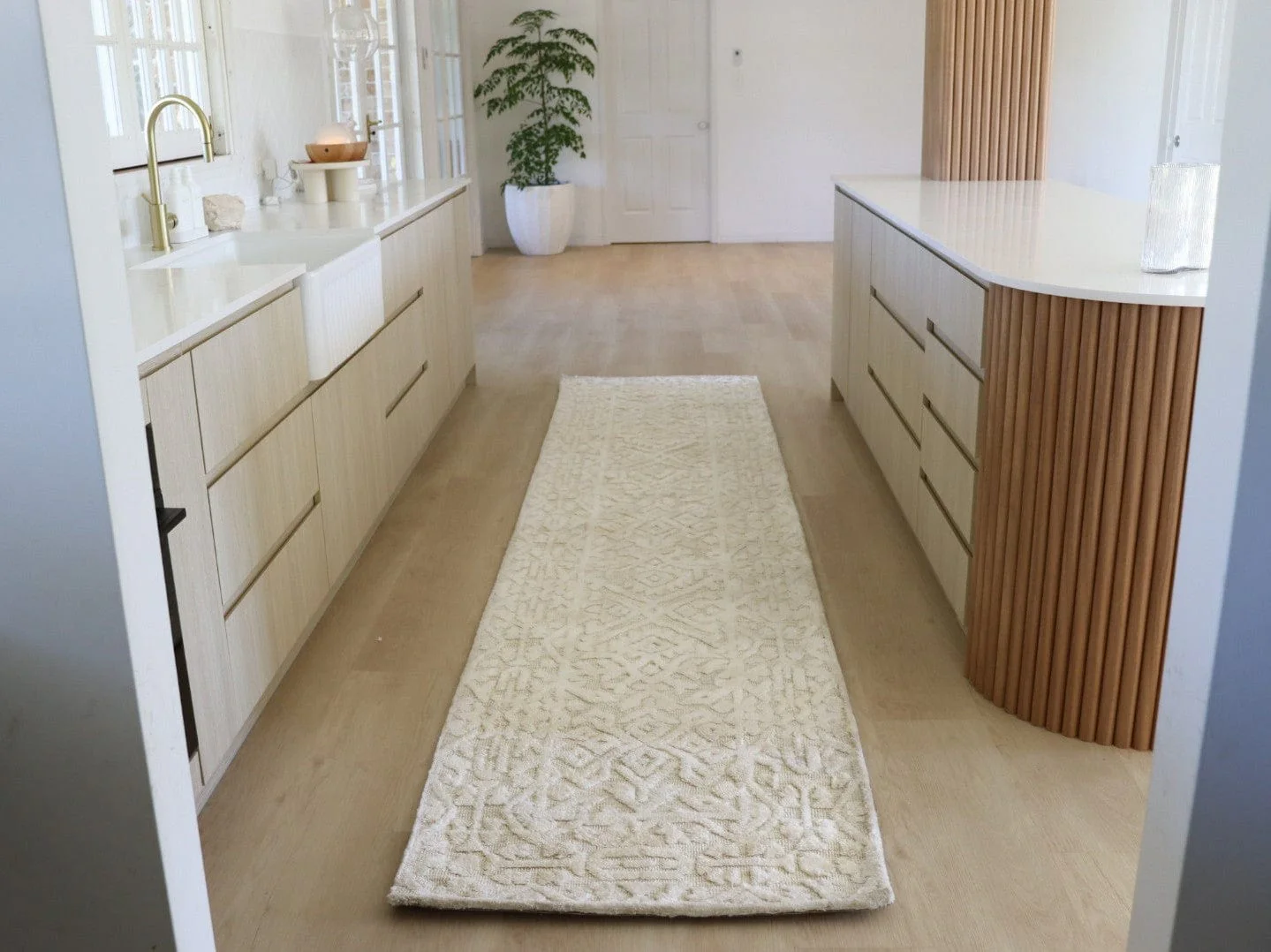 Josephine Ivory and Cream Tribal Transitional Runner Rug - Image 4