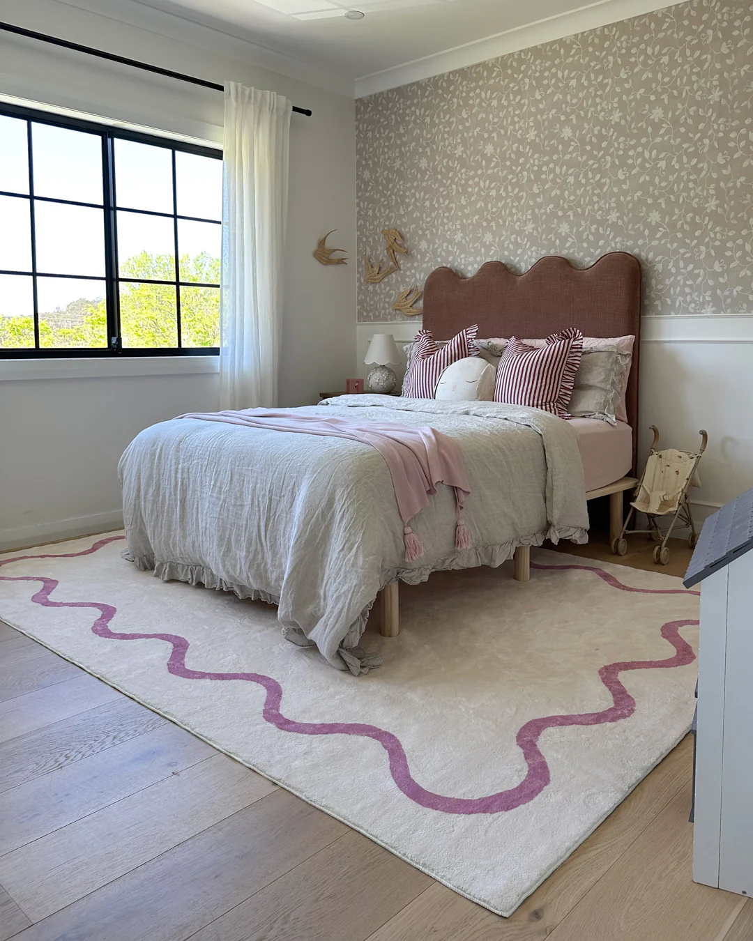 Juliana Pink and Cream Wiggle Bordered Washable Rug - Image 4
