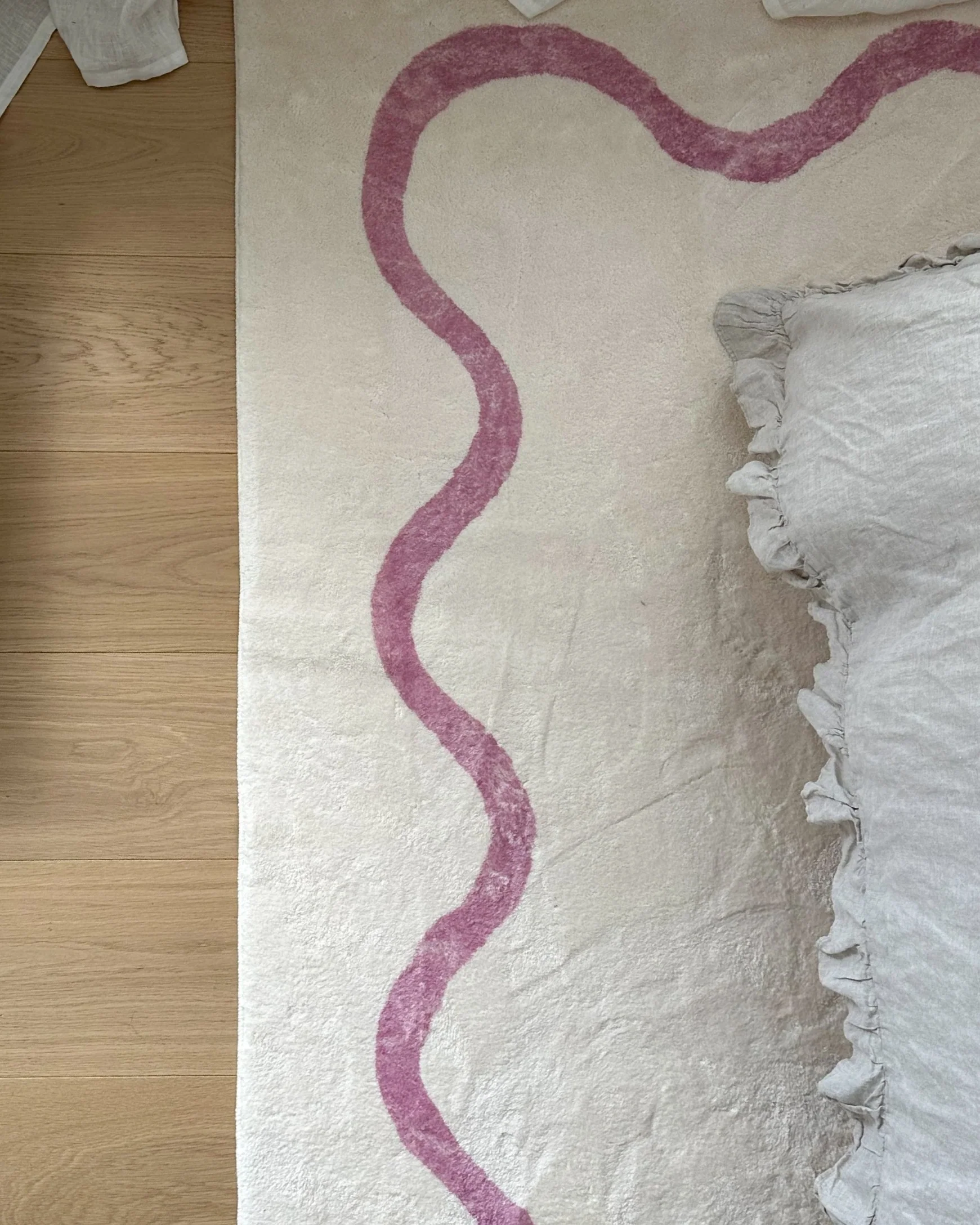 Juliana Pink and Cream Wiggle Bordered Washable Rug - Image 5