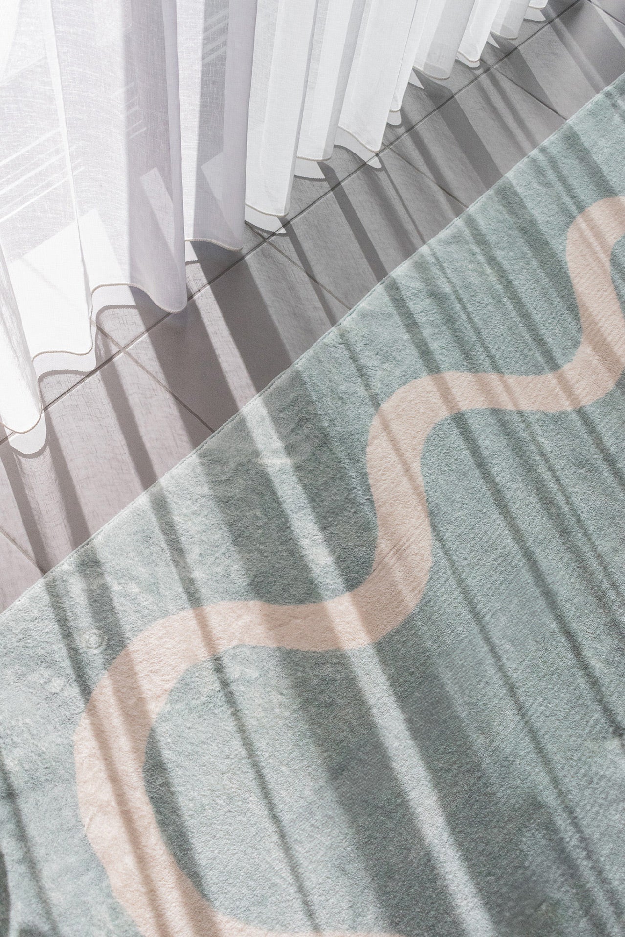 Kairo Green and Cream Wiggle Bordered Washable Rug - Image 5