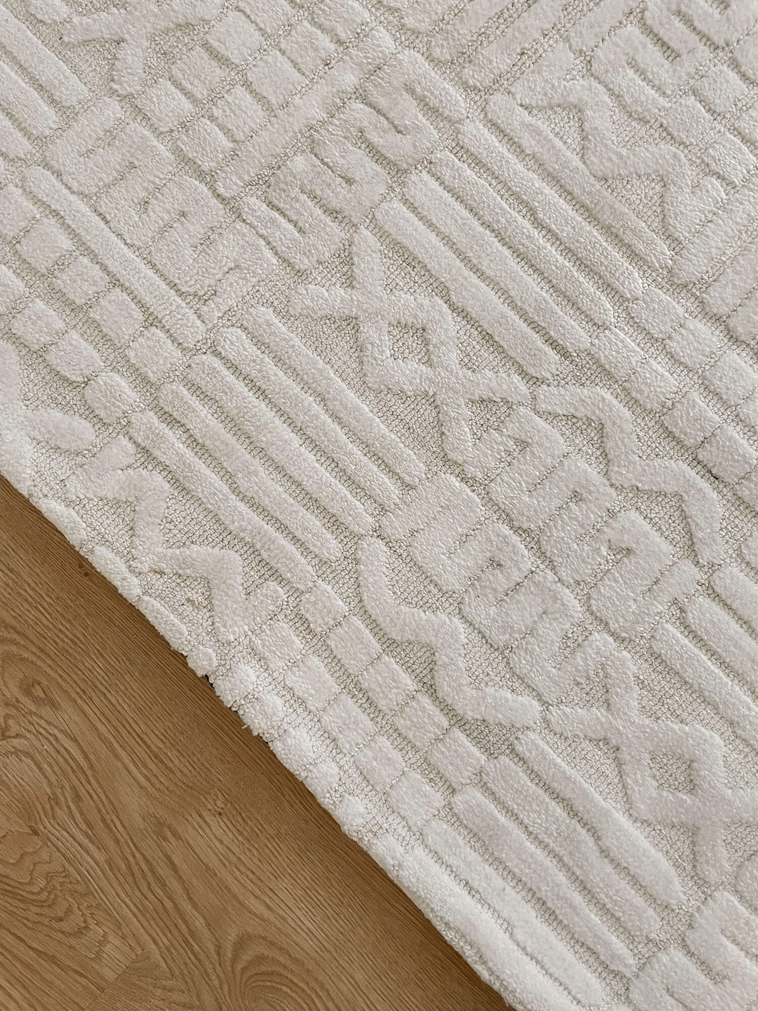 Kalinda Beige and Ivory Geometric Tribal Rug - Image 15