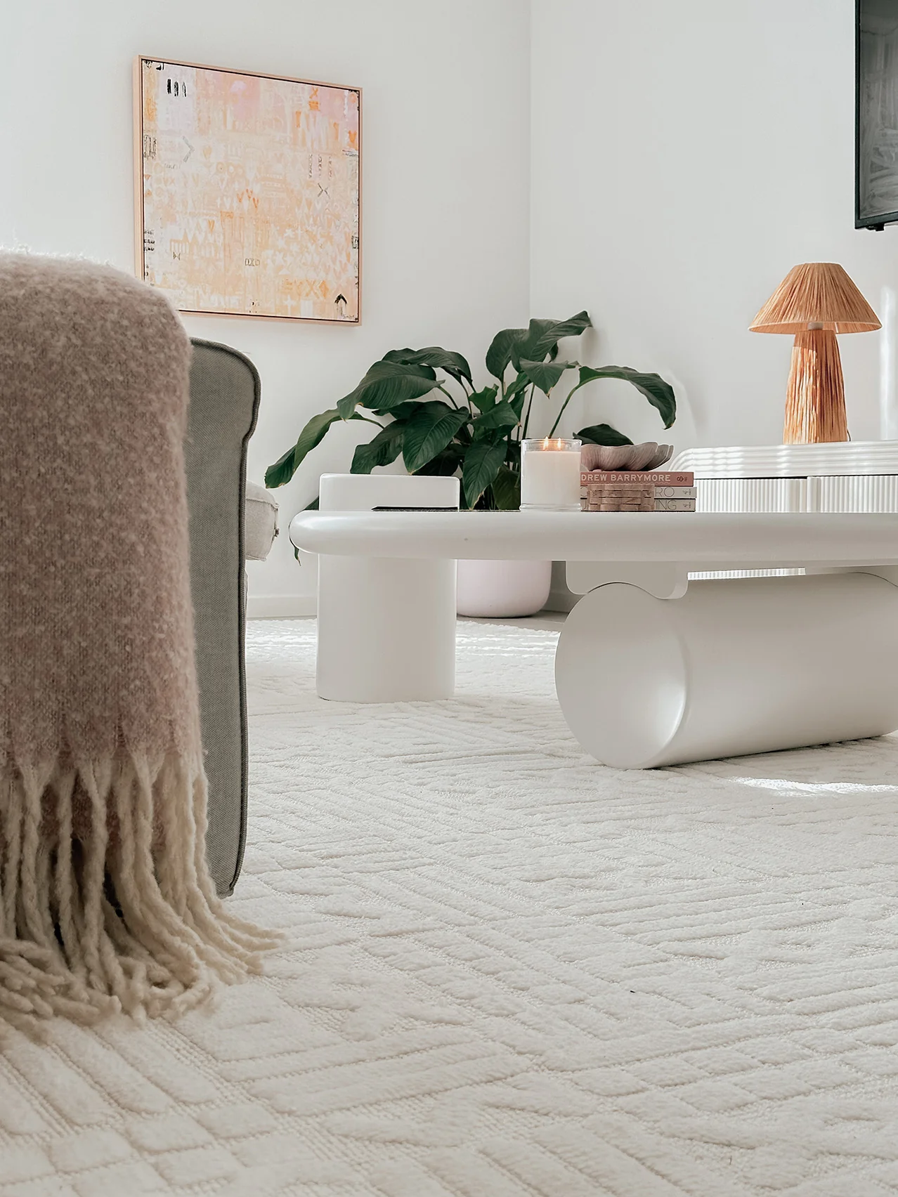 Kalinda Beige and Ivory Geometric Tribal Rug - Image 3