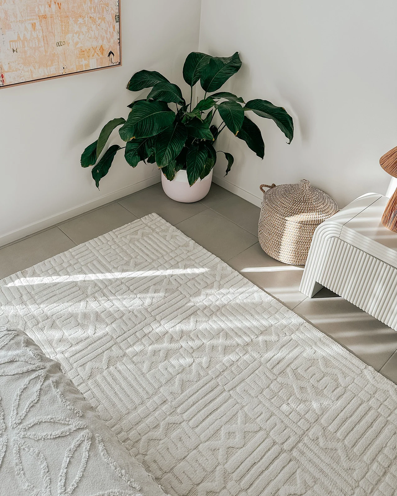 Kalinda Beige and Ivory Geometric Tribal Rug - Image 4