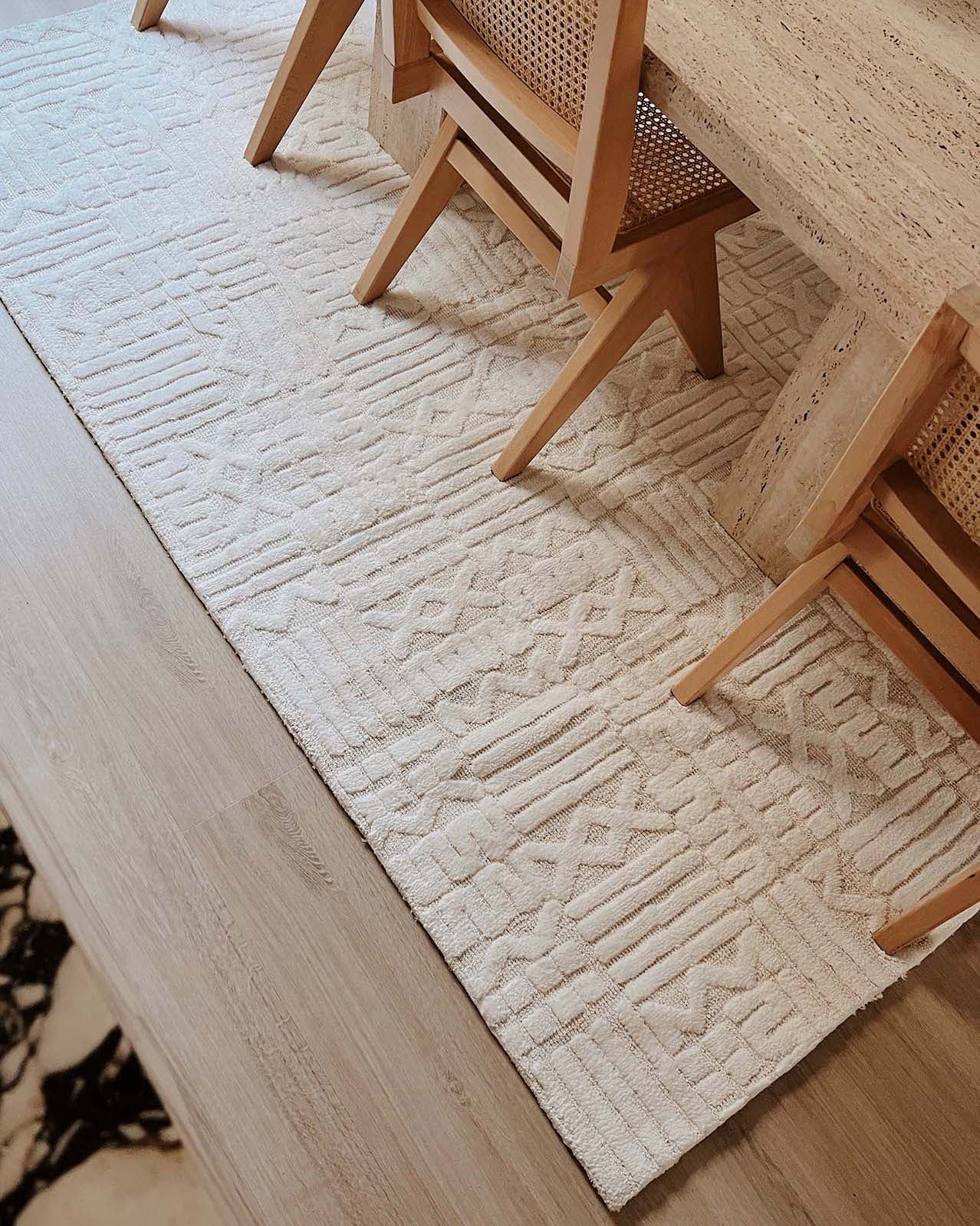 Kalinda Beige and Ivory Geometric Tribal Rug - Image 7