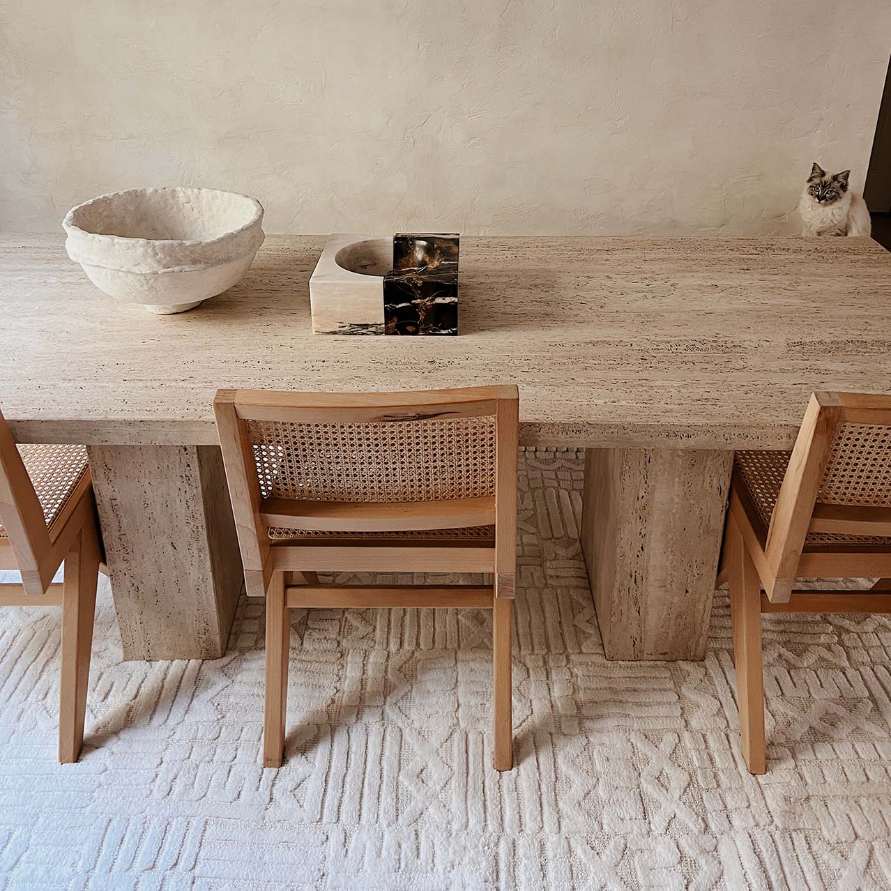 Kalinda Beige and Ivory Geometric Tribal Rug - Image 9