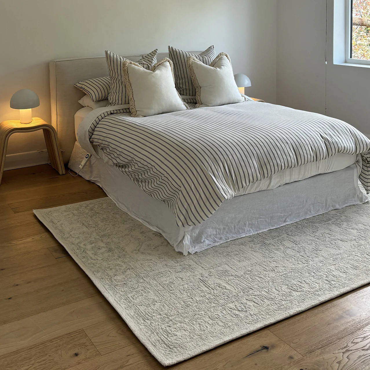 Keena Ivory Gray Medallion Tufted Wool Rug - Image 3