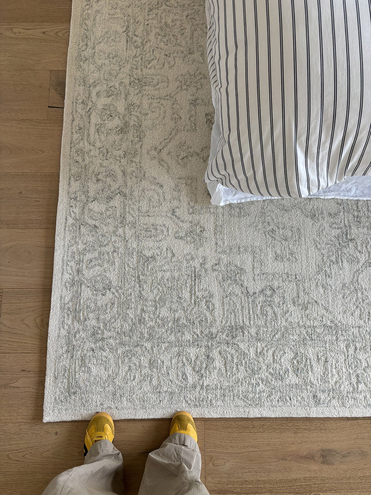 Keena Ivory Gray Medallion Tufted Wool Rug - Image 5