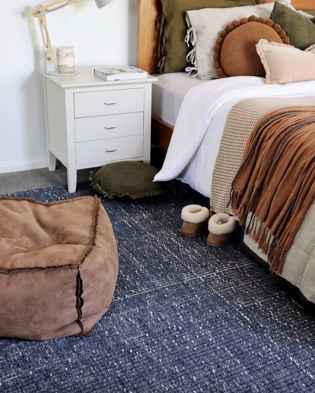 Kendra Navy Blue and Ivory Wool Rug - Image 9